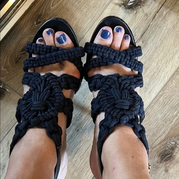 Tory Burch, 8.5, Navy Woven heels, elegant Heels, stunning EUC - Picture 2 of 13